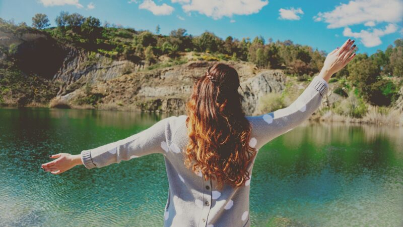 a woman who know how to treat a hyperhidrosis